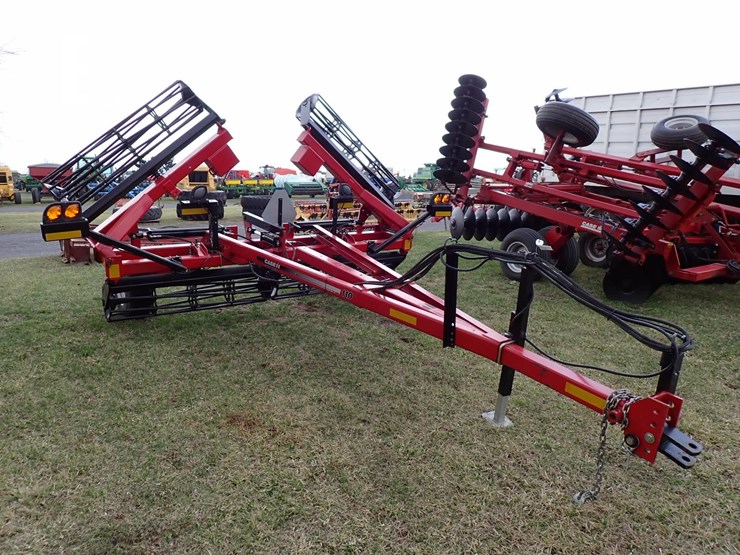 2020-case-ih-crumbler-110-image-2