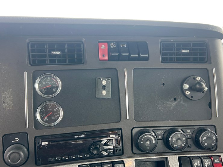 2017-kenworth-t680-image-58