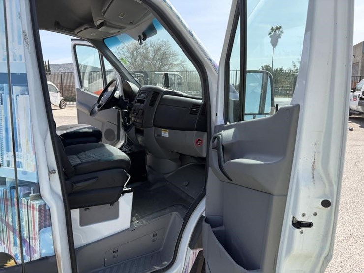 2011-utility-van-image-9