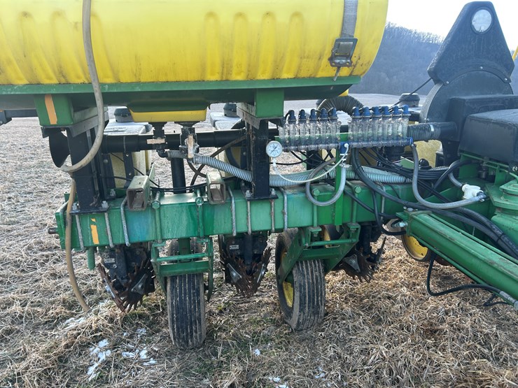 john-deere-12-image-25