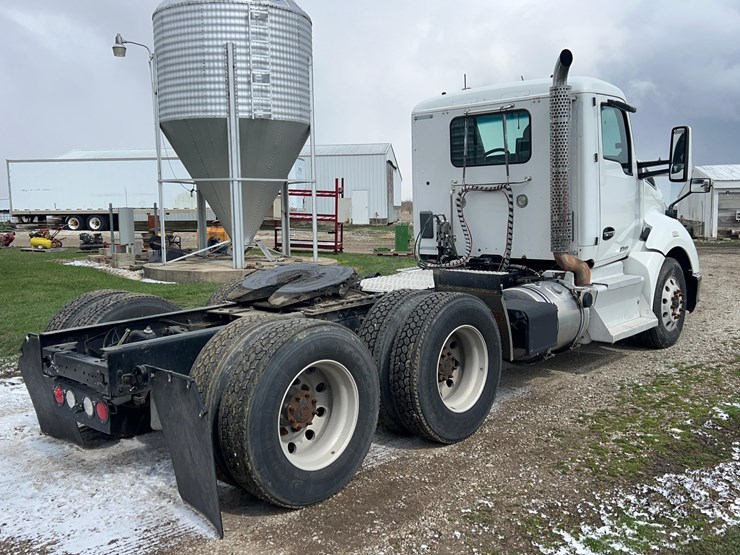 2017-kenworth-t680-image-4