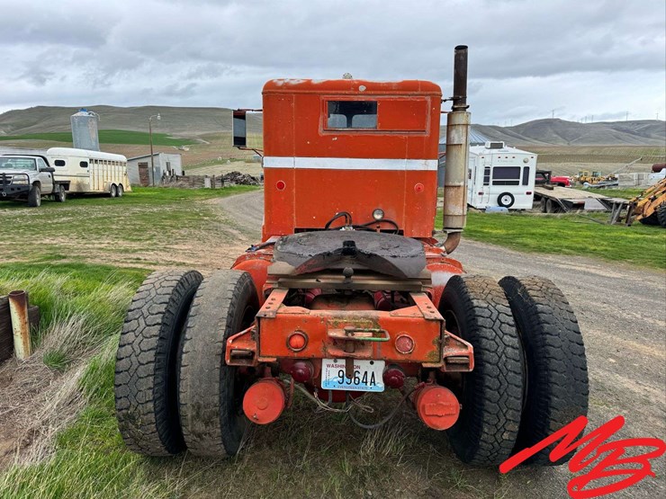 1964-peterbilt-351-image-10