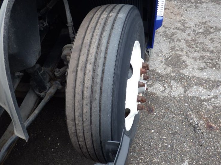 2018-volvo-vnl300-image-20