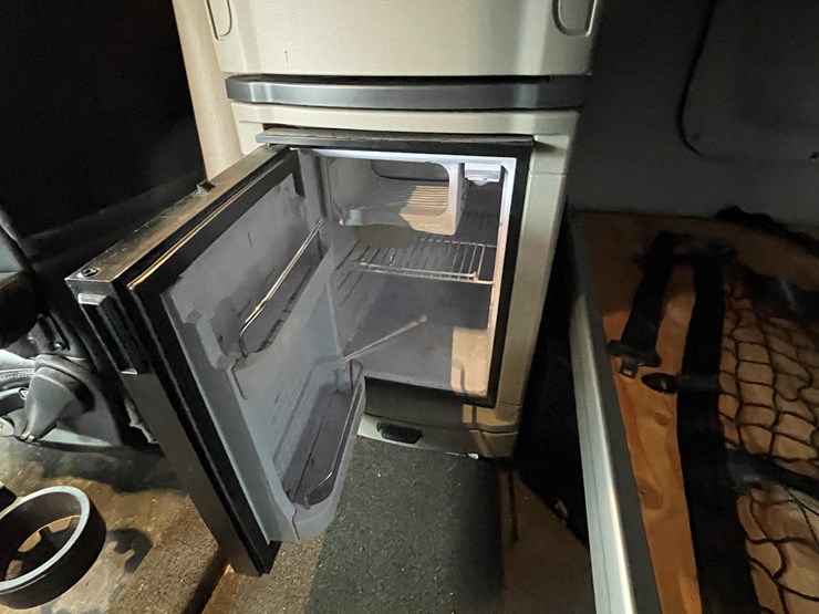 2019-peterbilt-579-image-46