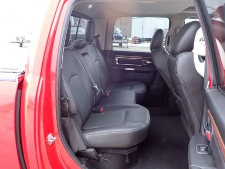 2018-ram-1500-laramie-image-37