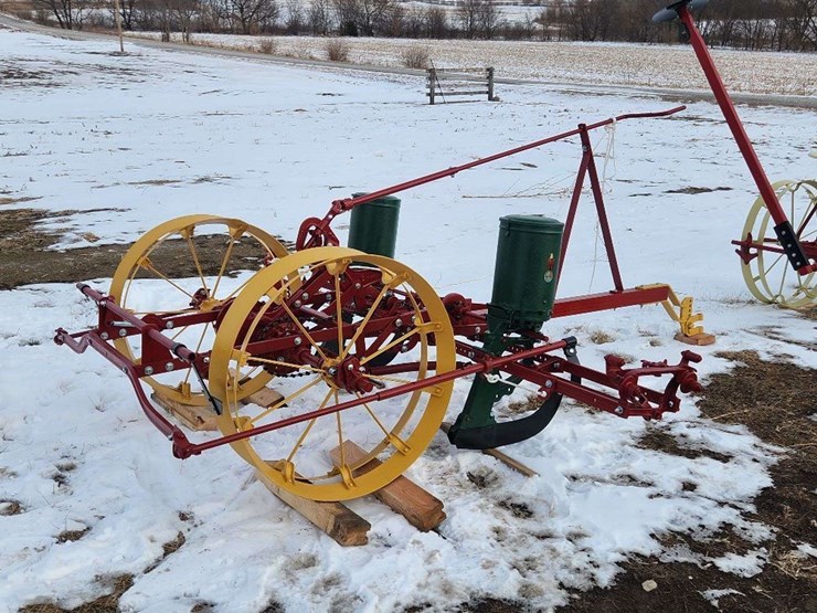 case-two-row-corn-planter-image-3