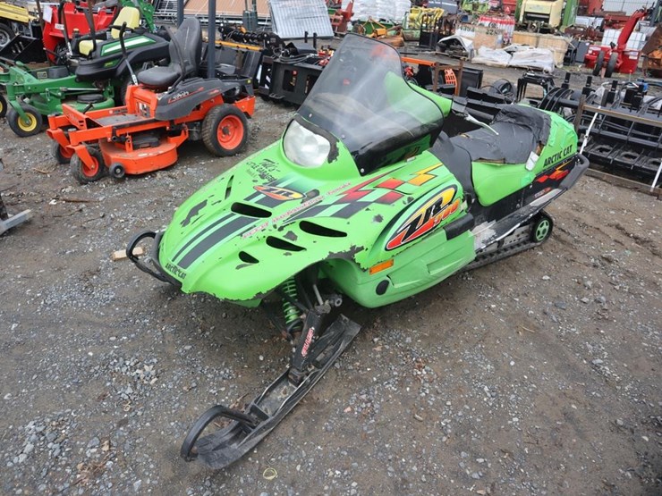 articcat-zr700-snowmobile-image-4