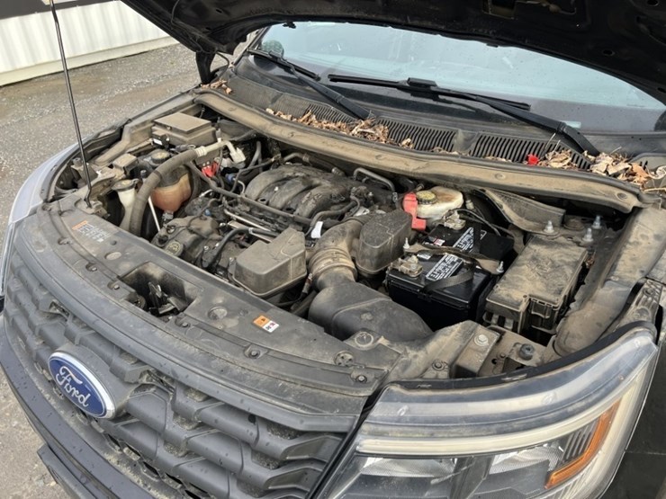 2016-ford-explorer-image-15