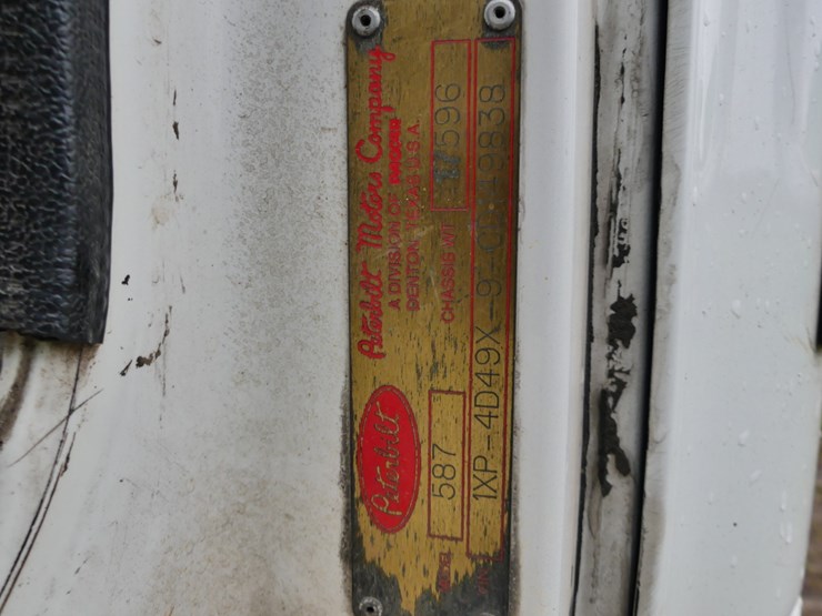 peterbilt-587-image-16