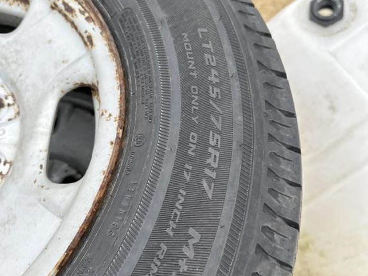 #29-•-(4)-f250-8-lug-rims-lt245/75r17-image-5