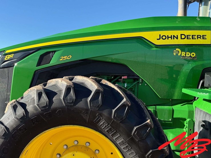 2020-john-deere-8r-250-image-19