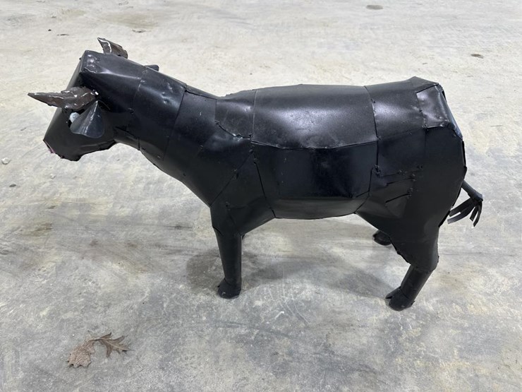 #122-•-cow-decor-image-1