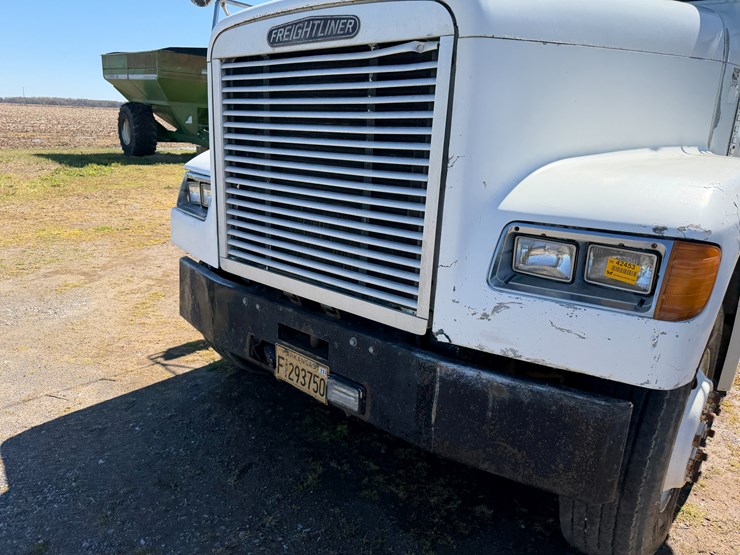 #42453-•-1996-freightliner-daycab-truck-tractor-vin:-1fupdcxb8th744360-image-31
