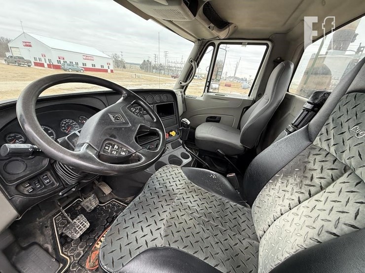 2010-international-prostar-image-14