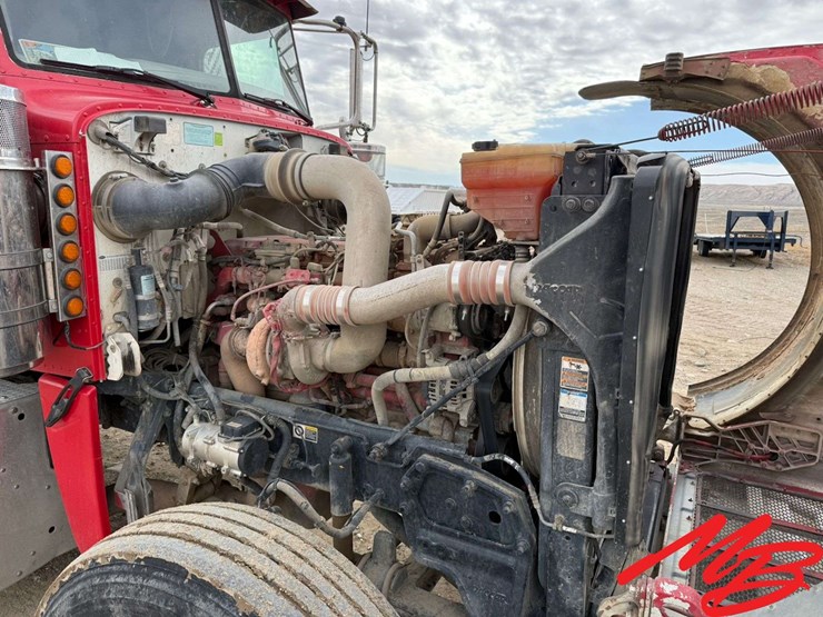 2013-peterbilt-388-image-13