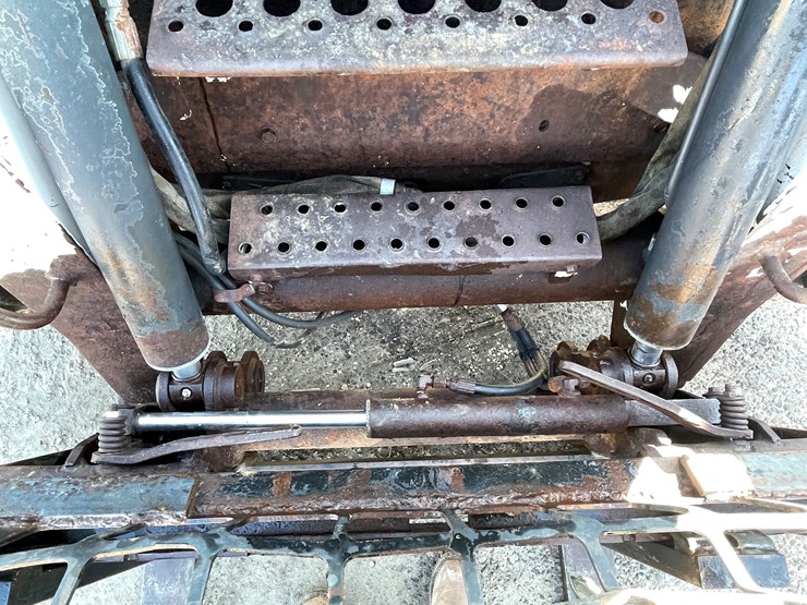 2008-bobcat-s330-image-25