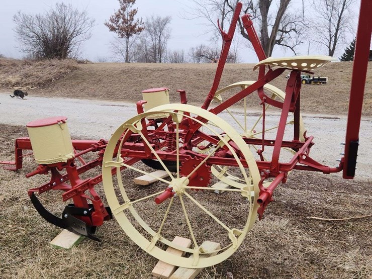 blackhawk-115-two-row-planter-image-5