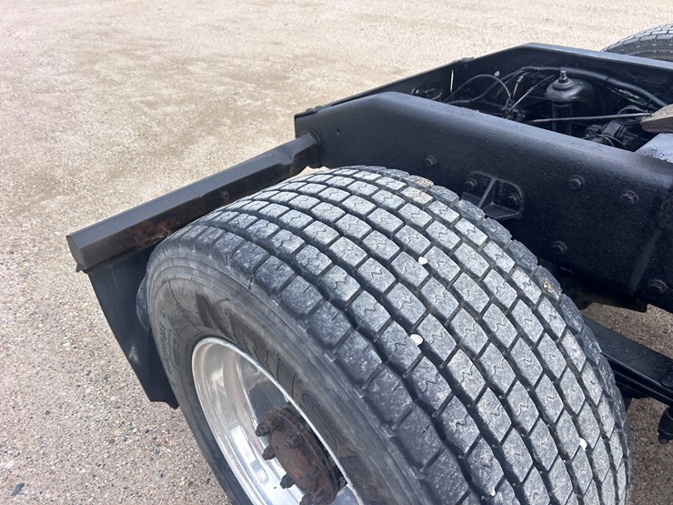 1999-peterbilt-379-image-28