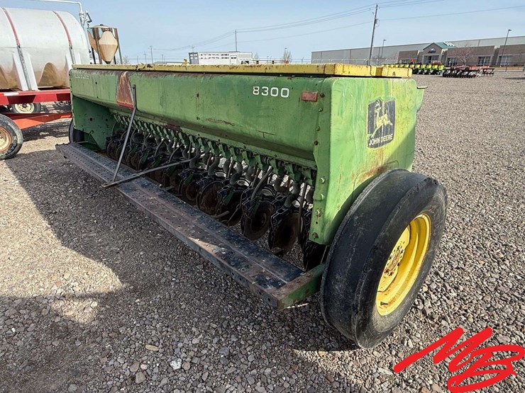john-deere-8300-image-4