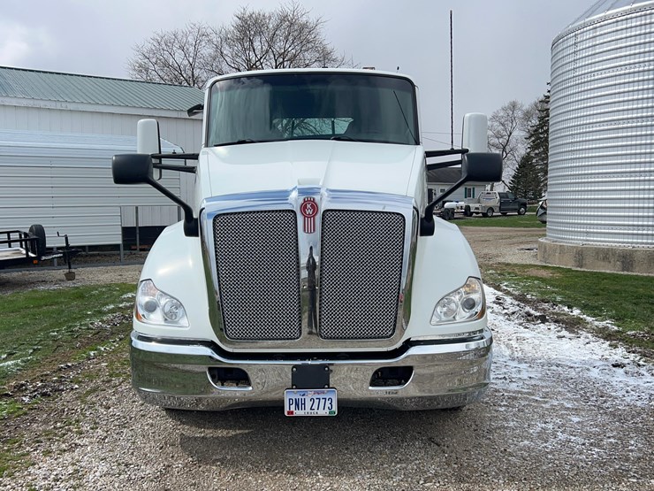 2017-kenworth-t680-image-2