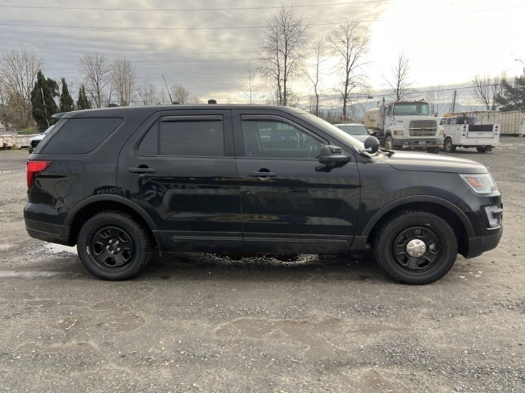 2016-ford-explorer-image-3