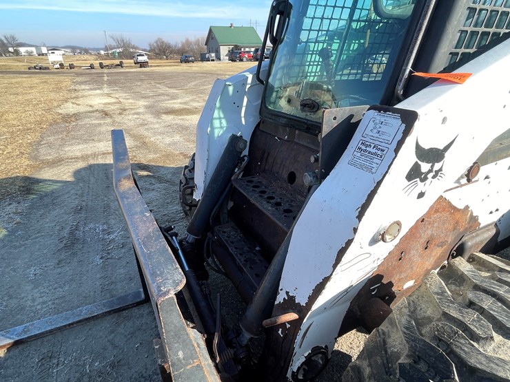 2008-bobcat-s330-image-18