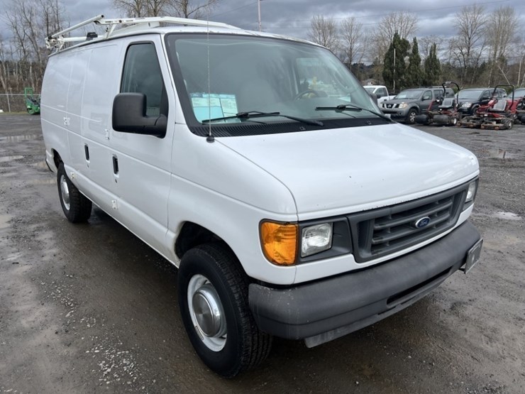 2004-ford-e250-image-2