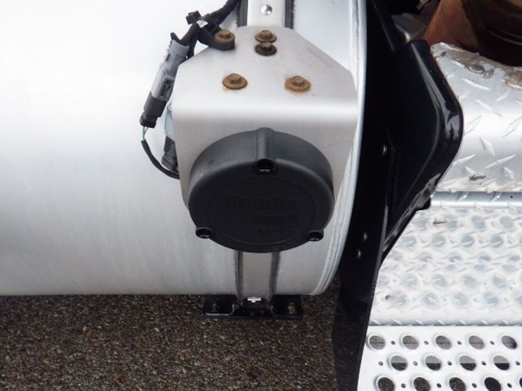 2022-kenworth-t680-image-6