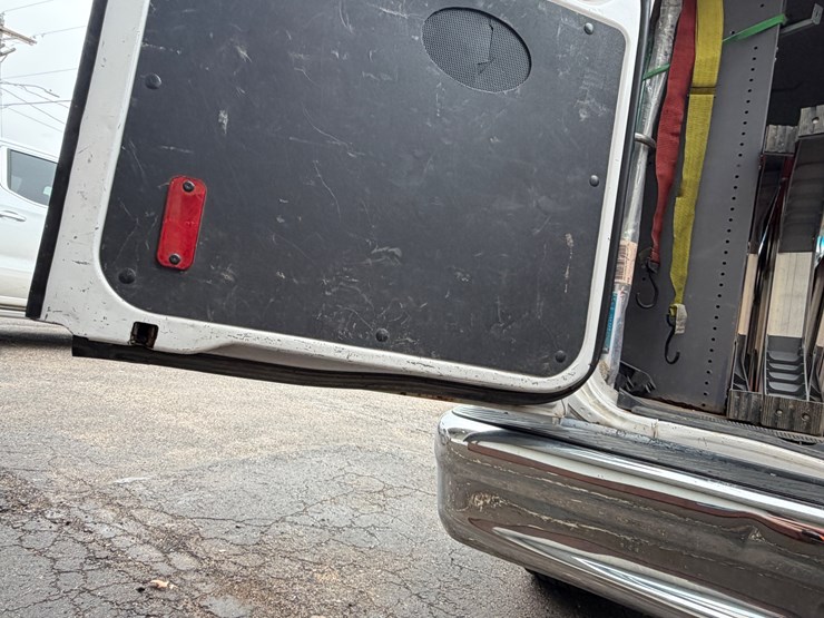 #1020-•-2014-ford-econoline-service-van-(eau-claire,-wi)-(has-wi-title)-image-28