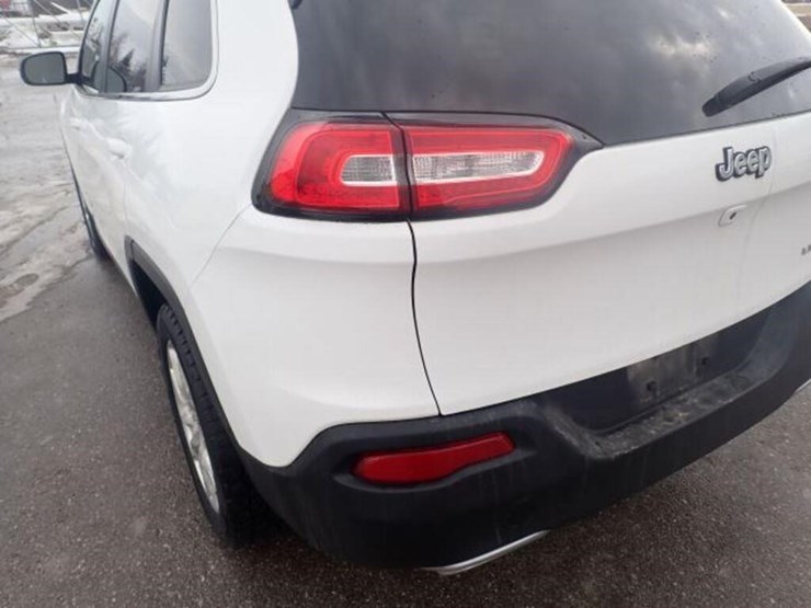 2016-jeep-cherokee-image-75