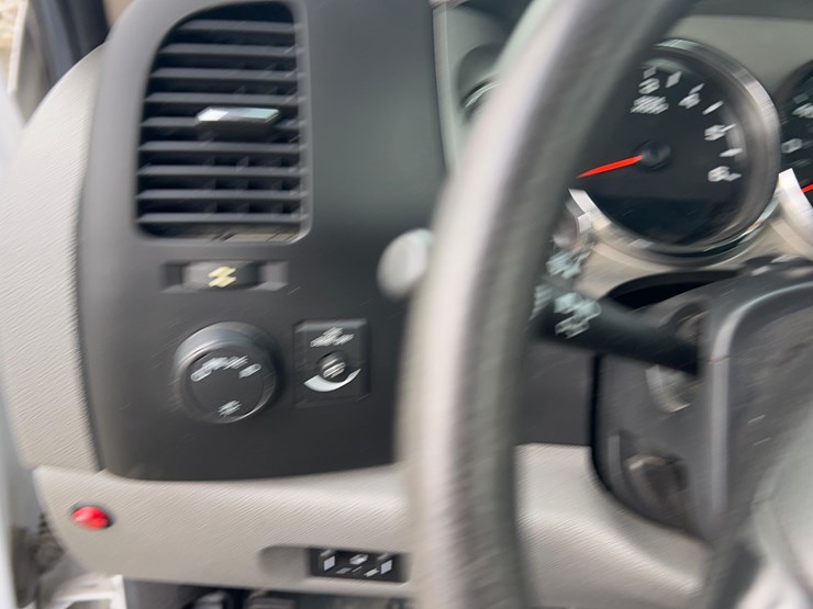 2011-chevrolet-3500hd-image-49