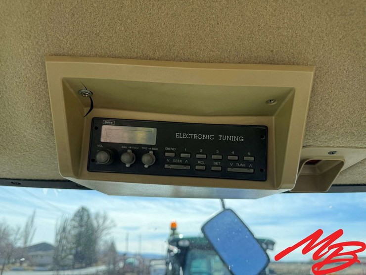 2000-john-deere-8210-image-23