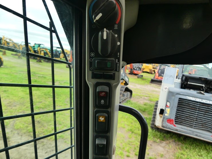 new-holland-c232-image-17