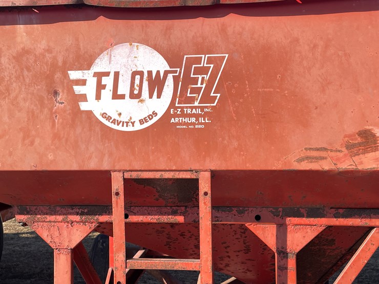 #1092-•-e-z-flow-gravity-box-on-running-gear-image-17