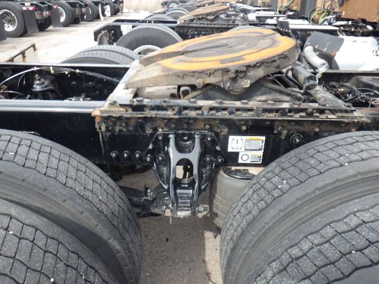 2022-kenworth-t680-image-5