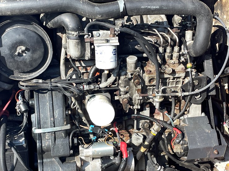 2008-bobcat-s330-image-16