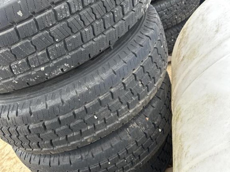 #29-•-(4)-f250-8-lug-rims-lt245/75r17-image-4