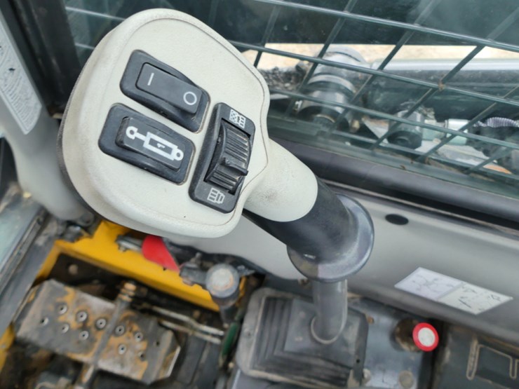 new-holland-c232-image-14