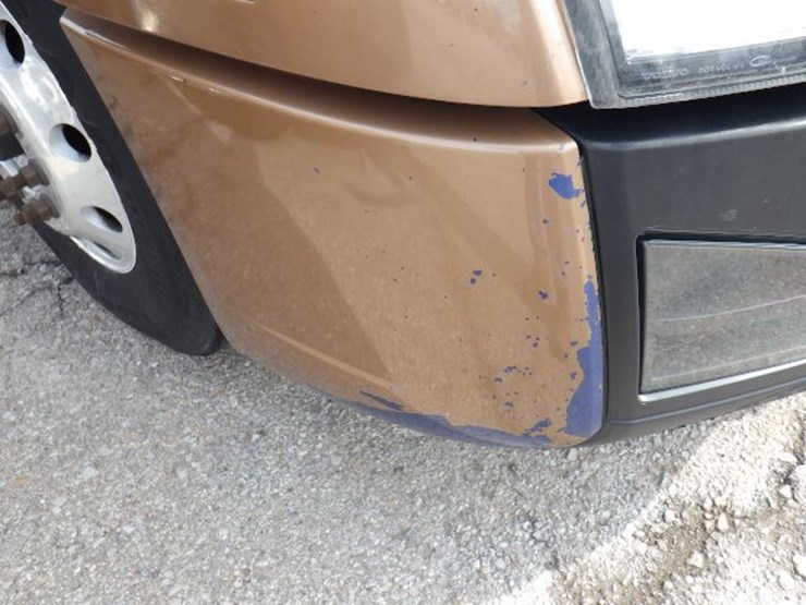 2022-volvo-vnl300-image-6