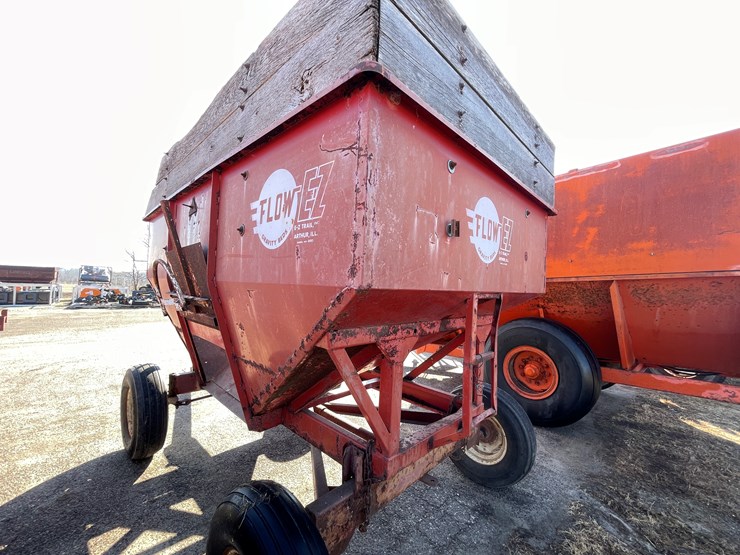 #1092-•-e-z-flow-gravity-box-on-running-gear-image-6