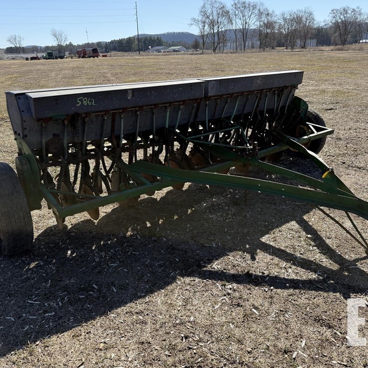 JOHN DEERE VAN BRUNT DRILL 5862
