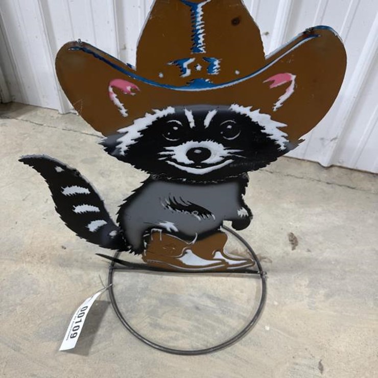 #109 • RACOON DECOR