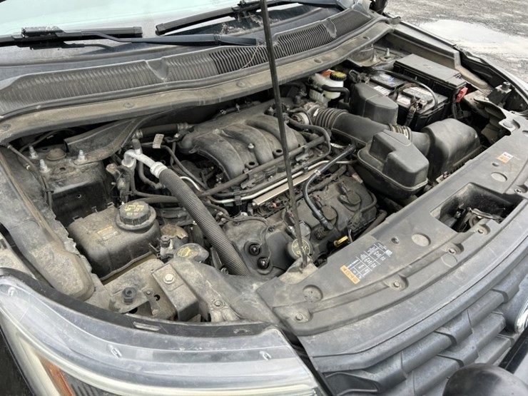 2016-ford-explorer-image-38