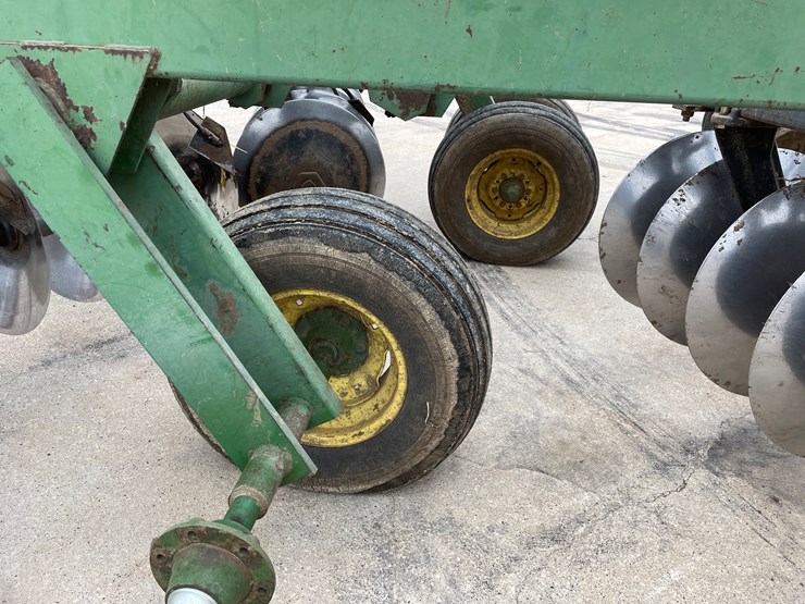 john-deere-230-image-8