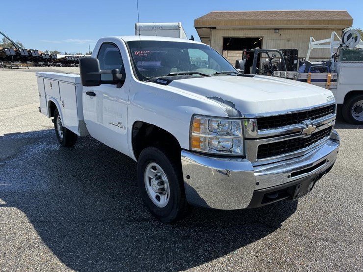 2009-chevrolet-silverado-2500hd-image-2