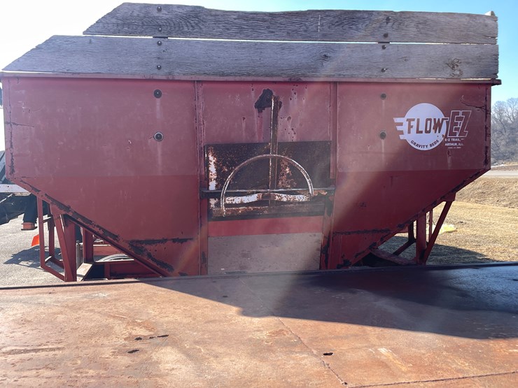 #1092-•-e-z-flow-gravity-box-on-running-gear-image-25