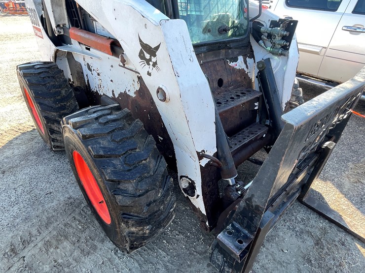 2008-bobcat-s330-image-19