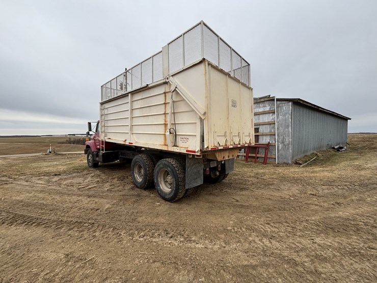#1076-•-1990-peterbilt-silage-truck-(nelson,-wi)-(has-wi-title)-image-5