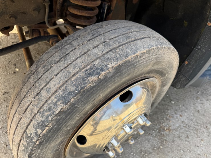 2012-ford-f550-xlt-image-10