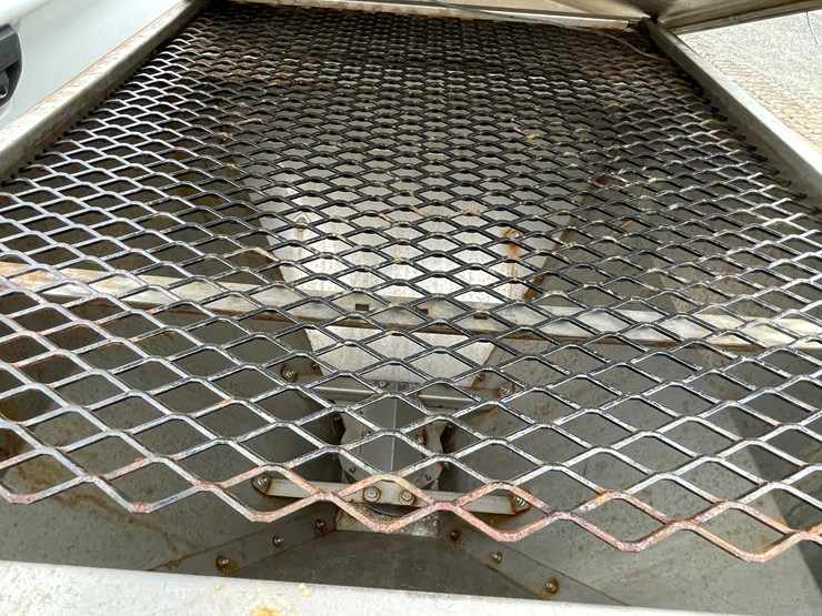 2020-chevrolet-2500hd-image-94